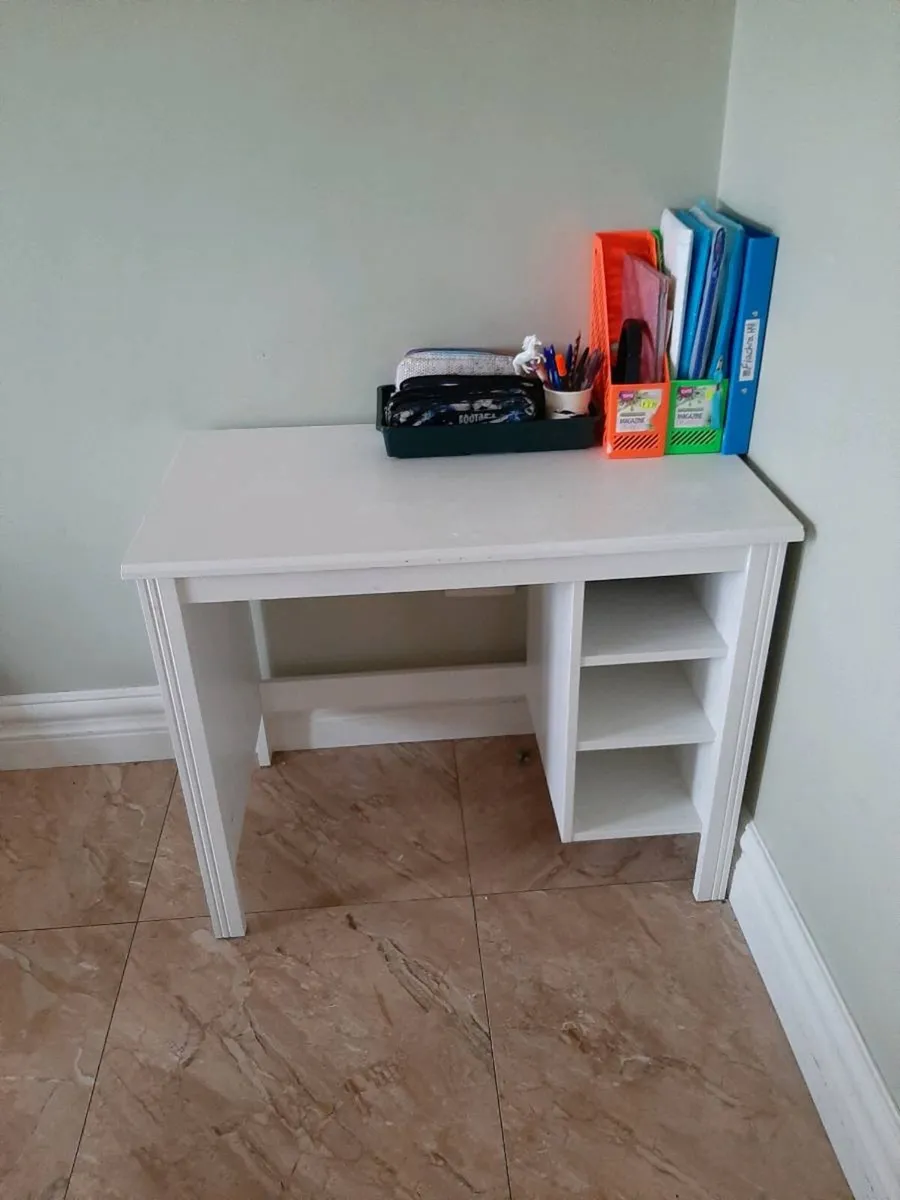Desk - Image 2