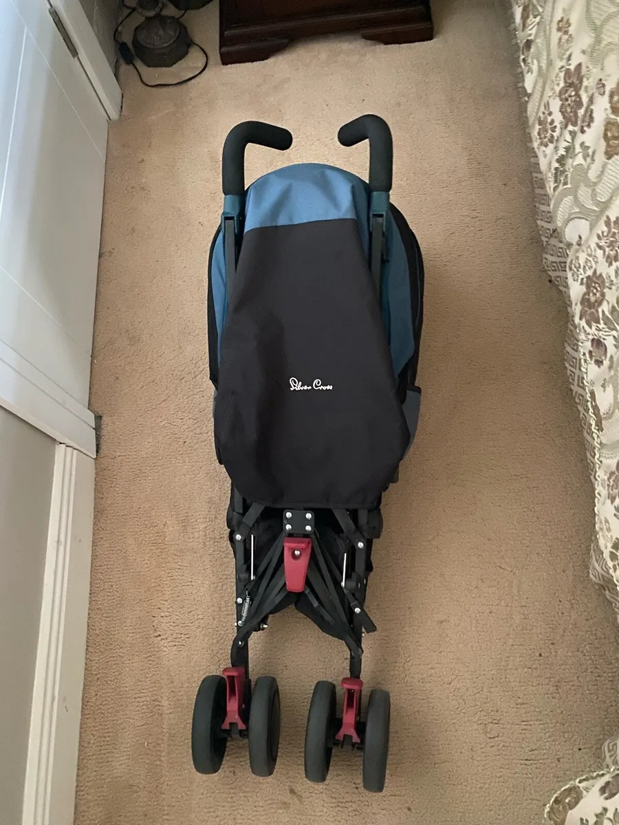 Silver cross stroller with footmuff - Image 1