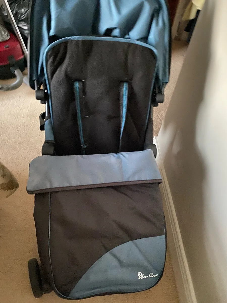 Silver cross stroller with footmuff - Image 2