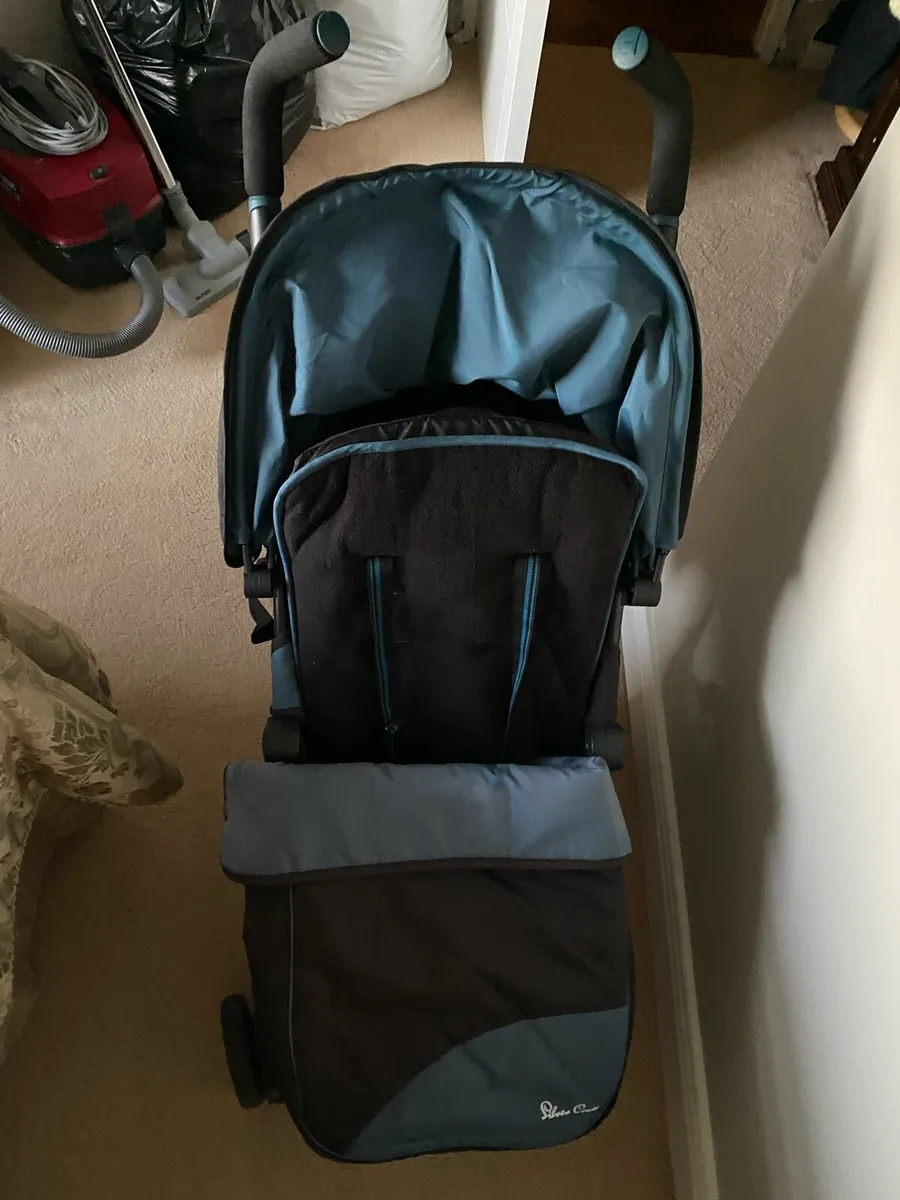 Silver cross stroller with footmuff - Image 3