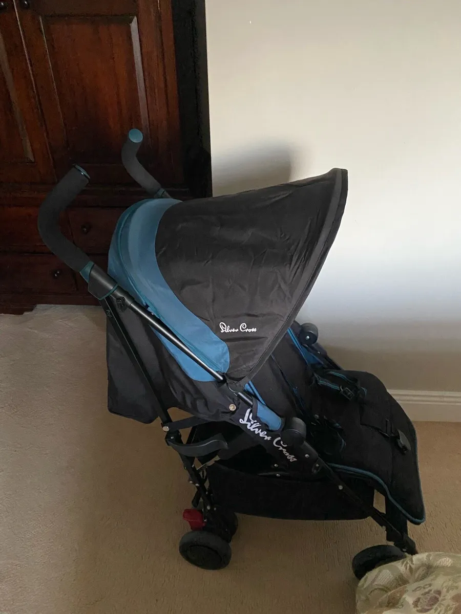 Silver cross stroller with footmuff - Image 4