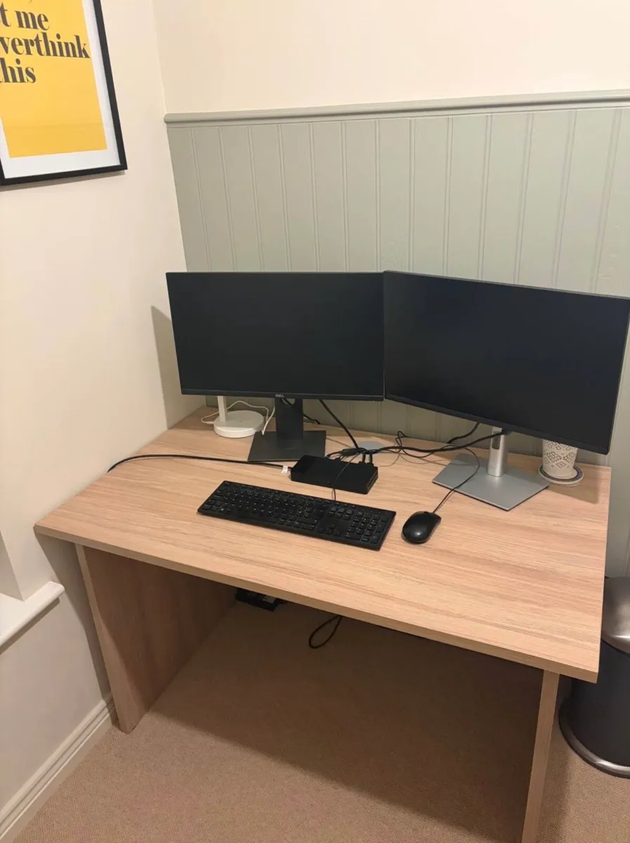Smooth wooden desk - Image 2