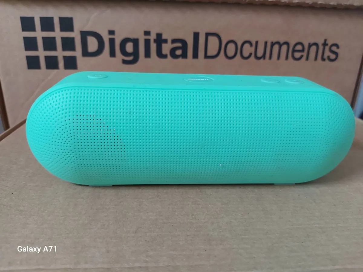 BT422 wireless Bluetooth speaker - Image 1