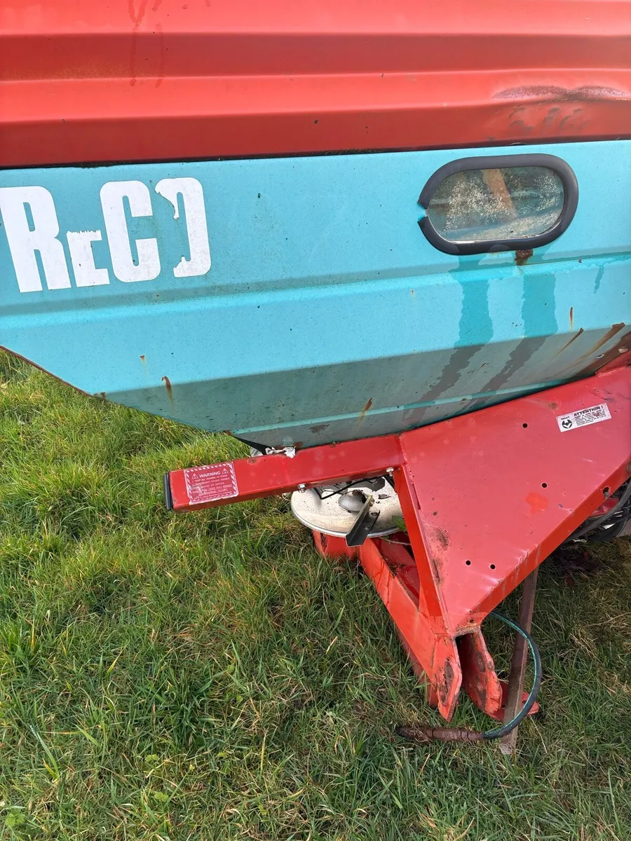 Sulky fertiliser spreader - Image 4