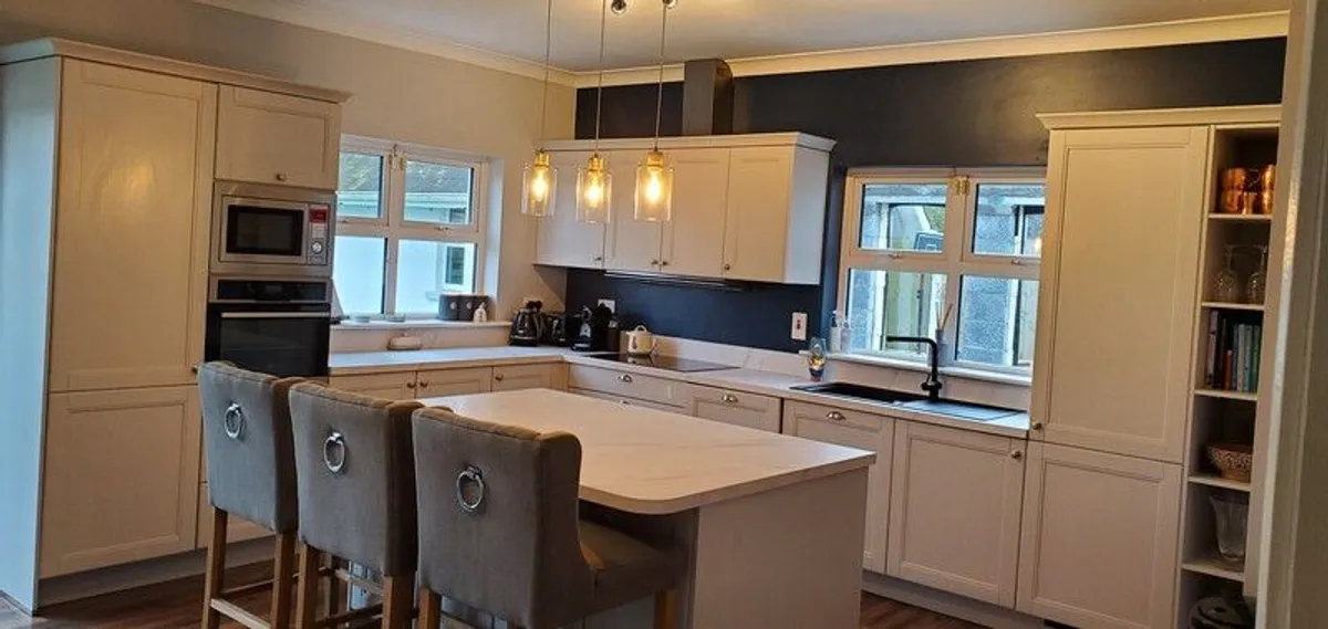 kitchen including All integrated Appliances - Image 1