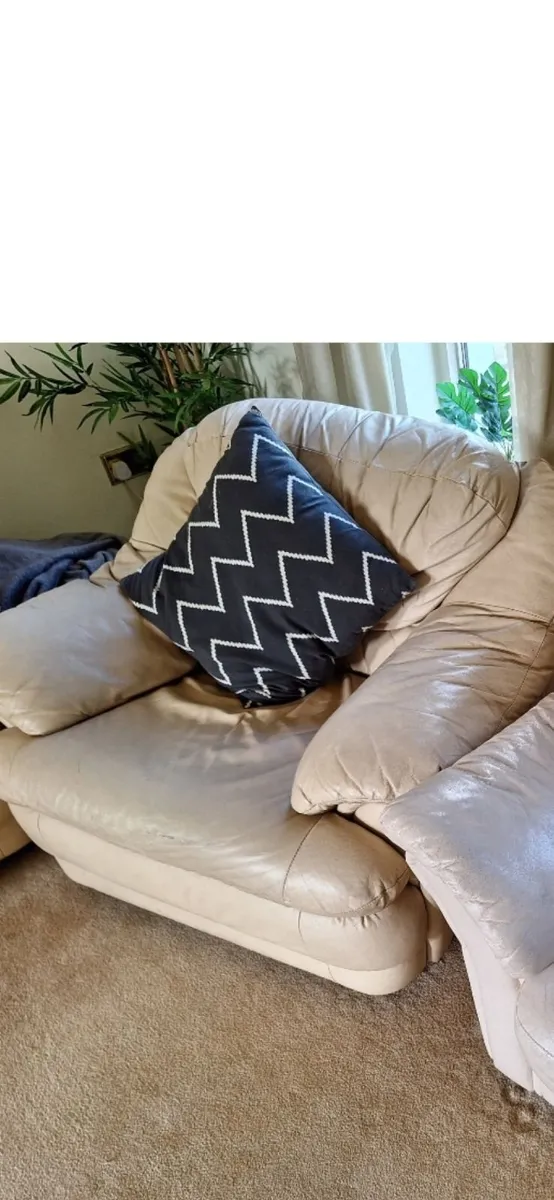 Sofa amd chairs  3 1 1 - Image 3