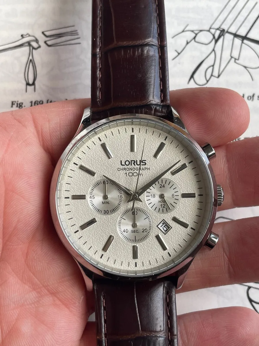 Lorus chronograph watch - Image 4