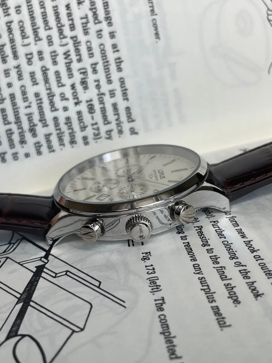 Lorus chronograph watch - Image 2