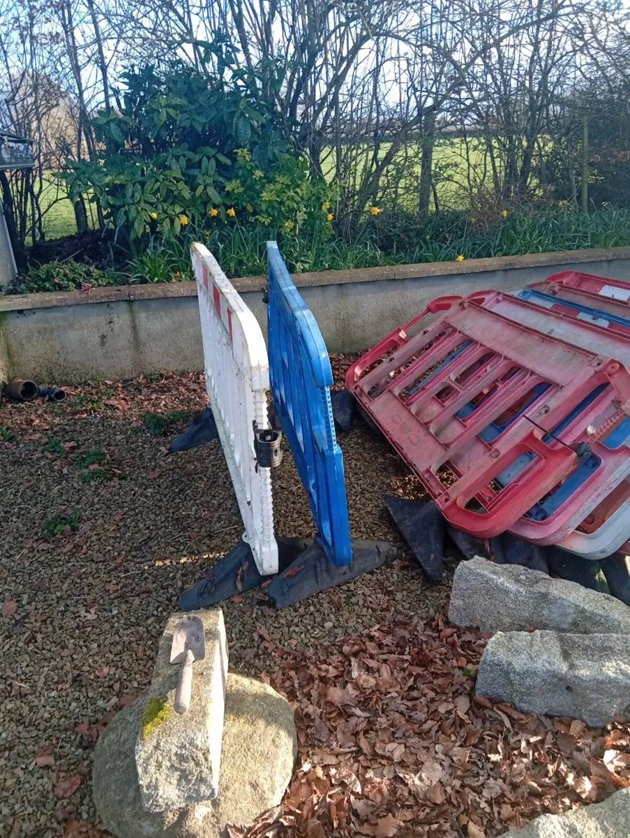 Safety barriers - Image 1