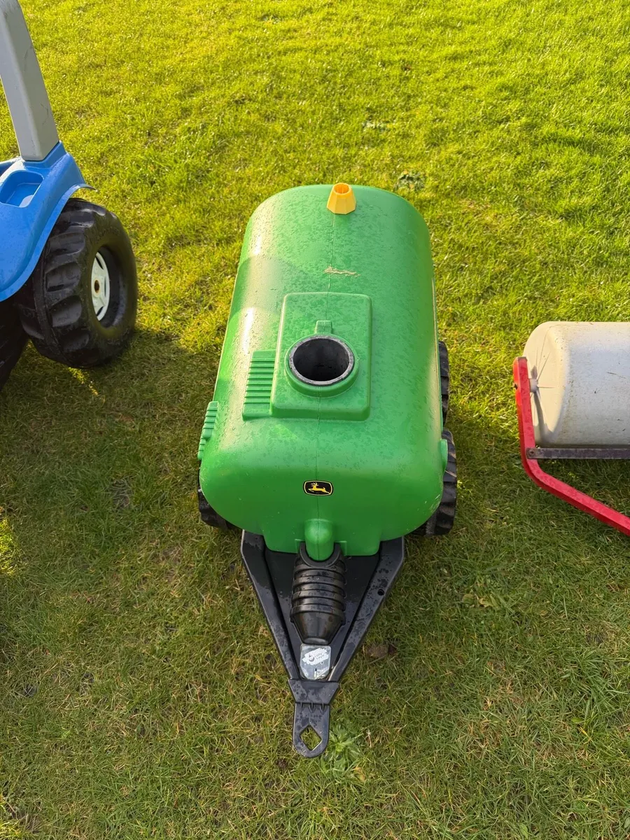 New Holland tractor with roller and tanker - Image 4