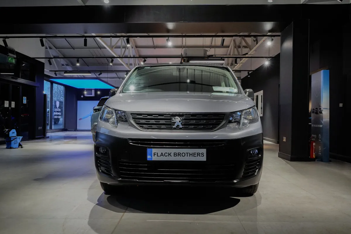 2024 Peugeot Partner 1.5 BlueHDi Manual - Image 3