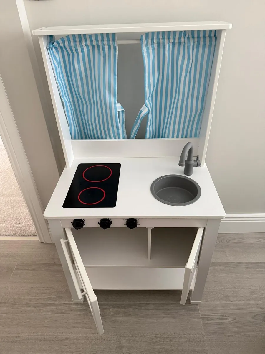 Kids kitchen like new - Image 2