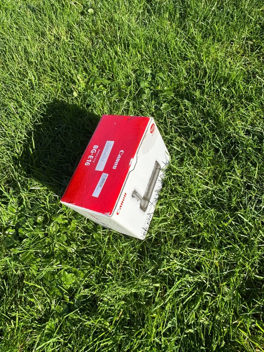 Canon 7D battery pack - Image 2