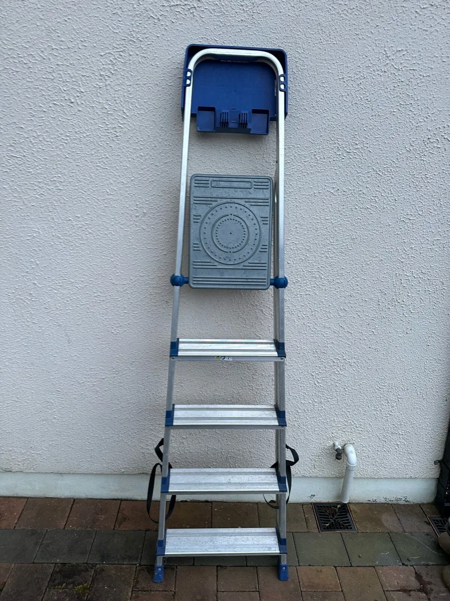 Werner 5 tread Aluminium & steel Step Ladder - Image 2