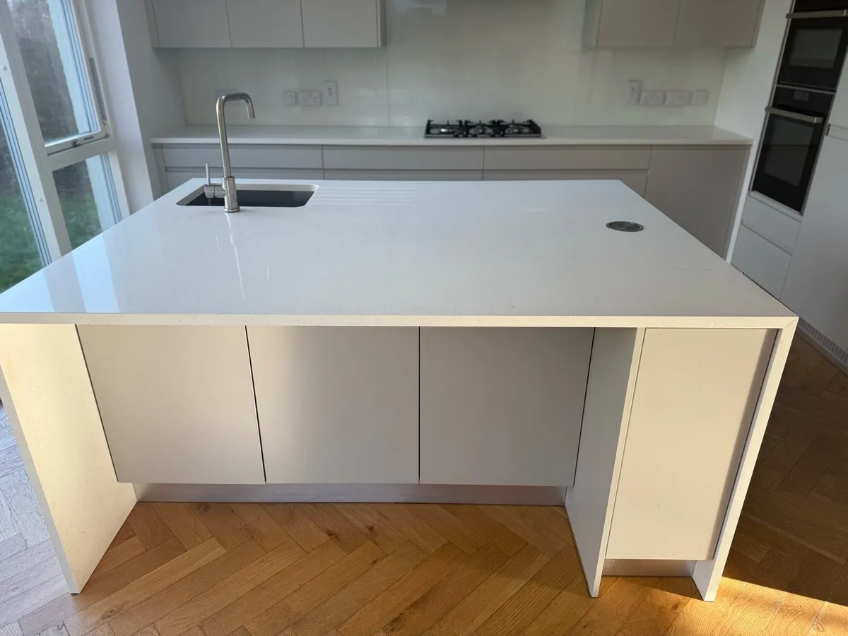 Kitchen for sale - solid wood with quartz - Image 3