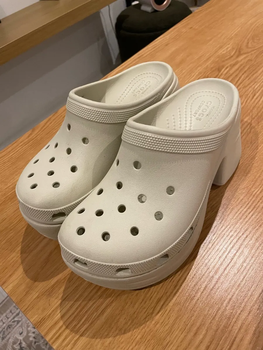 Crocs Unisex Siren clogs in bone - Image 3