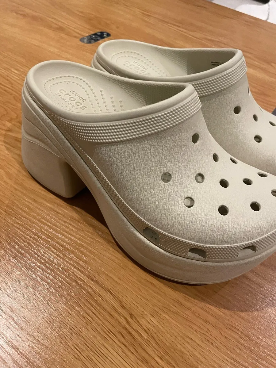 Crocs Unisex Siren clogs in bone - Image 4