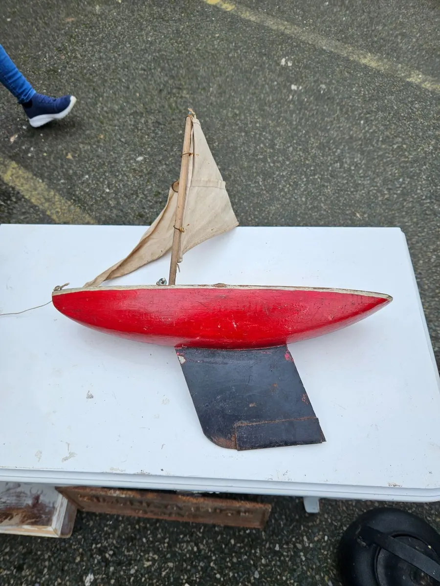 Vintage Pond Yacht - Image 1