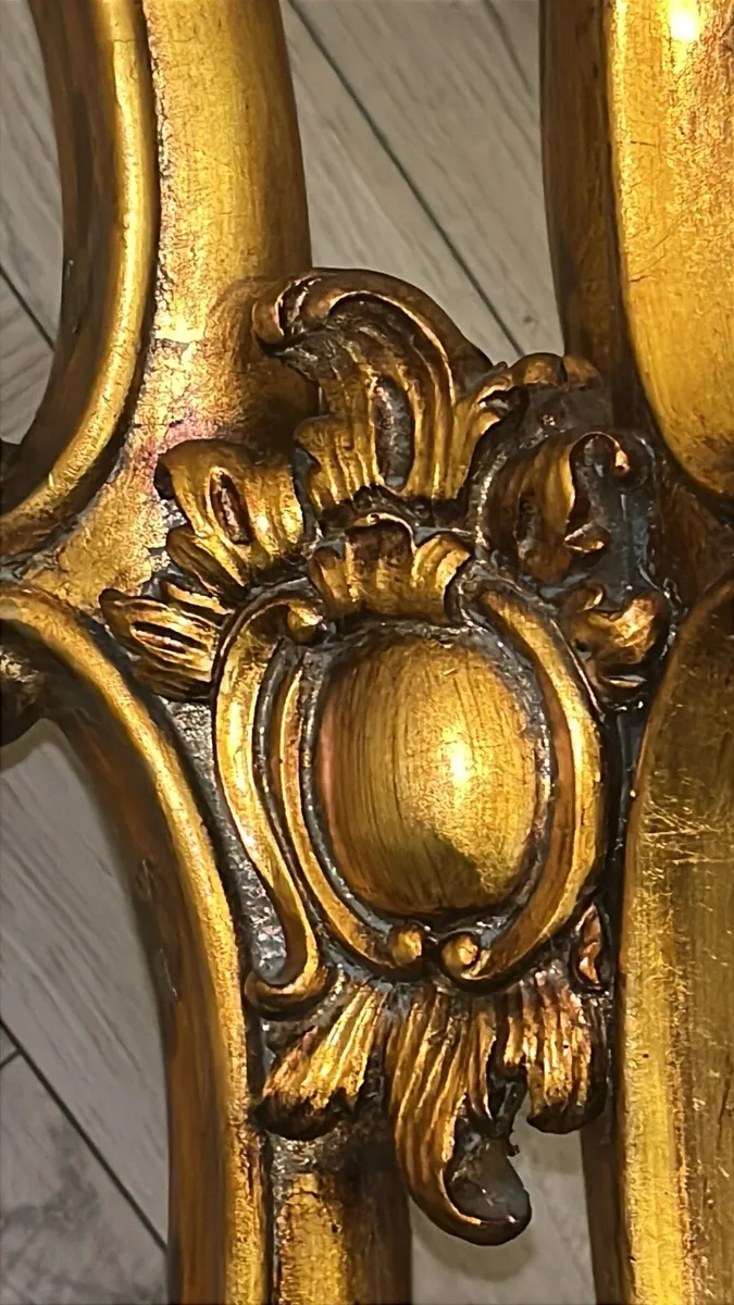 Stunning Vintage Ornate Pedestal  lamp side Table - Image 4