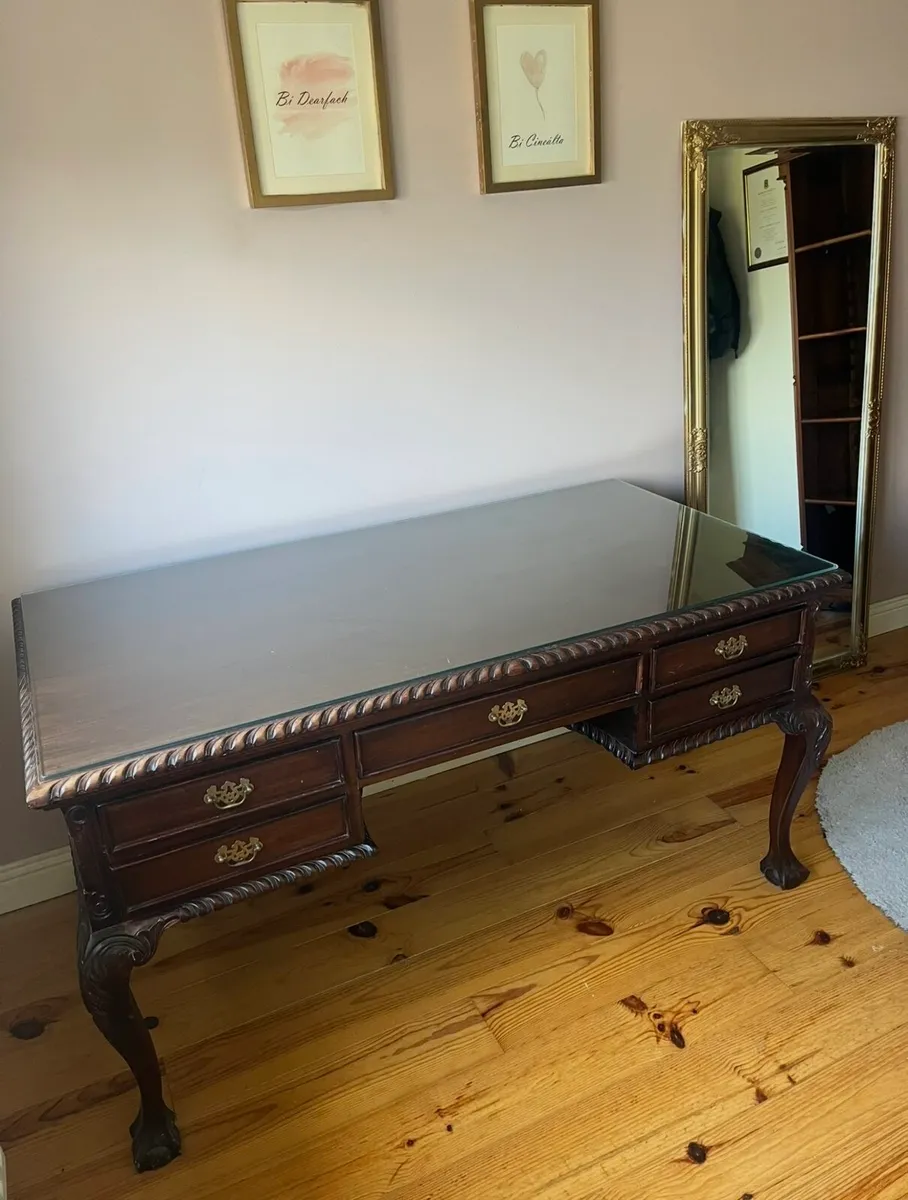 Solid wood mahogany desk with removable glass top - Image 1