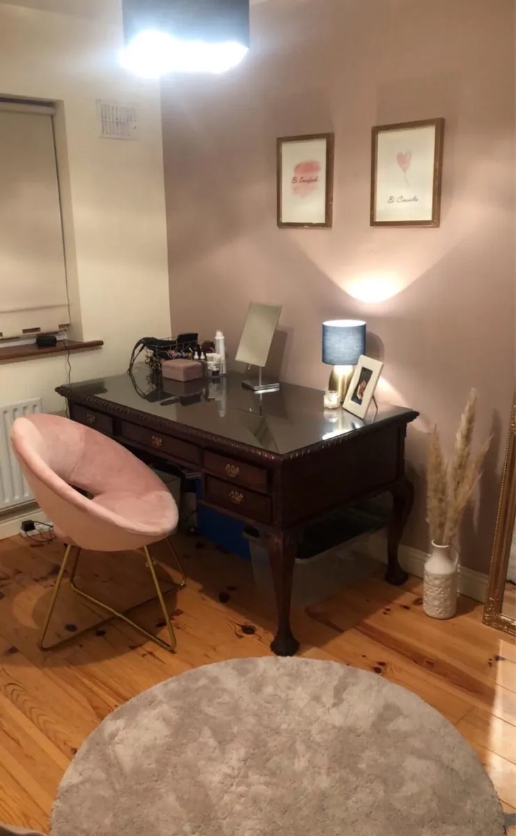 Solid wood mahogany desk with removable glass top - Image 2