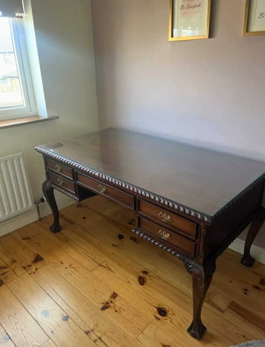 Solid wood mahogany desk with removable glass top - Image 3