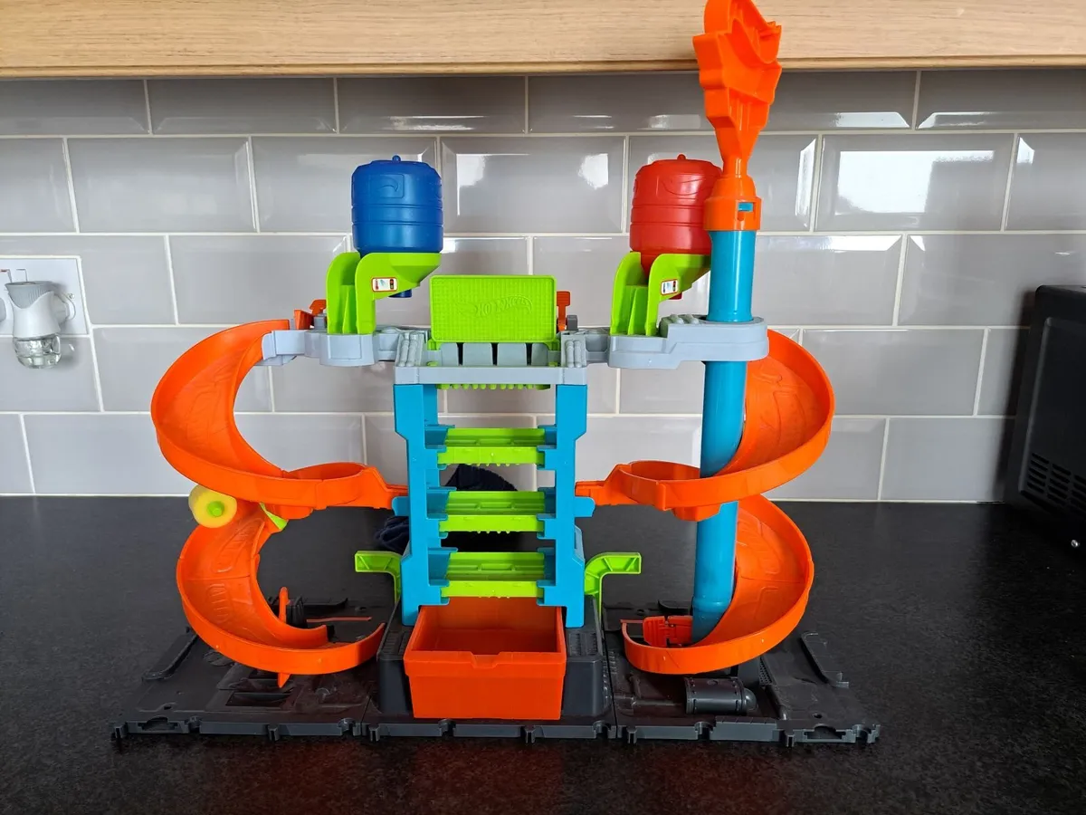 Hot wheels car wash - Image 2