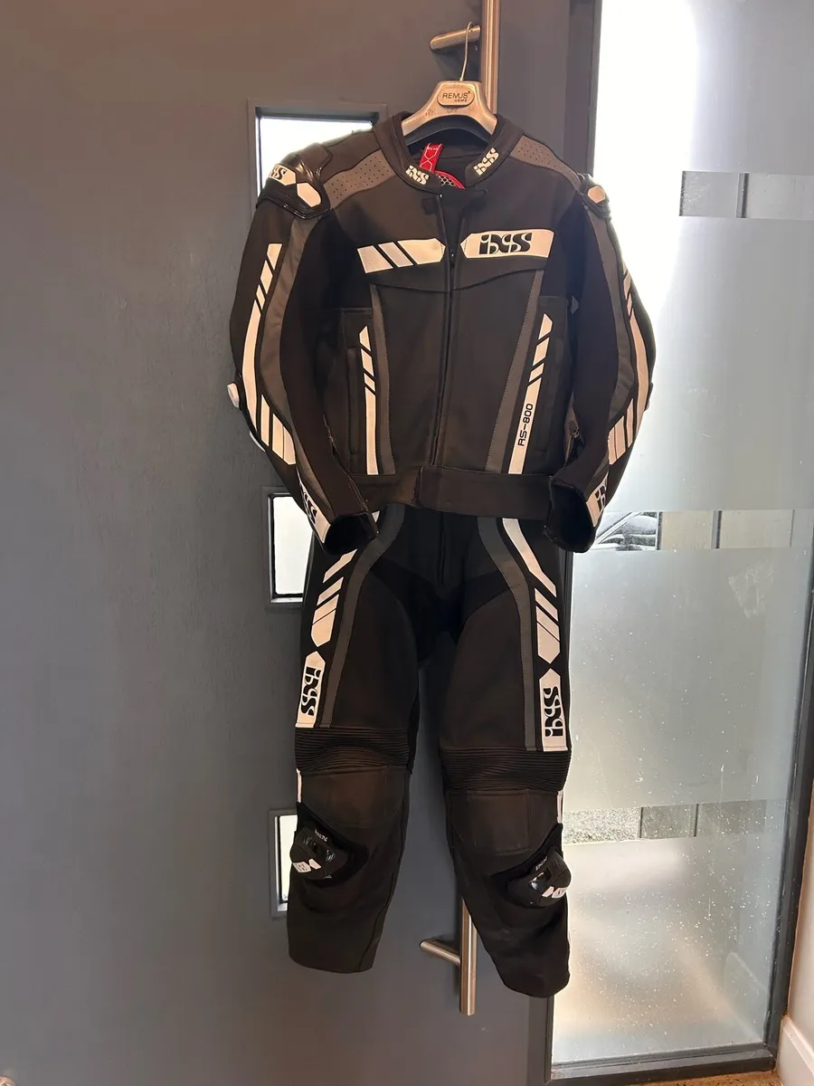 Motorbike race suit brand new only worn in shop - Image 1