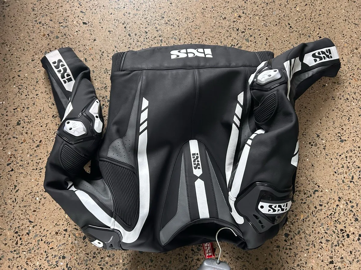 Motorbike race suit brand new only worn in shop - Image 4