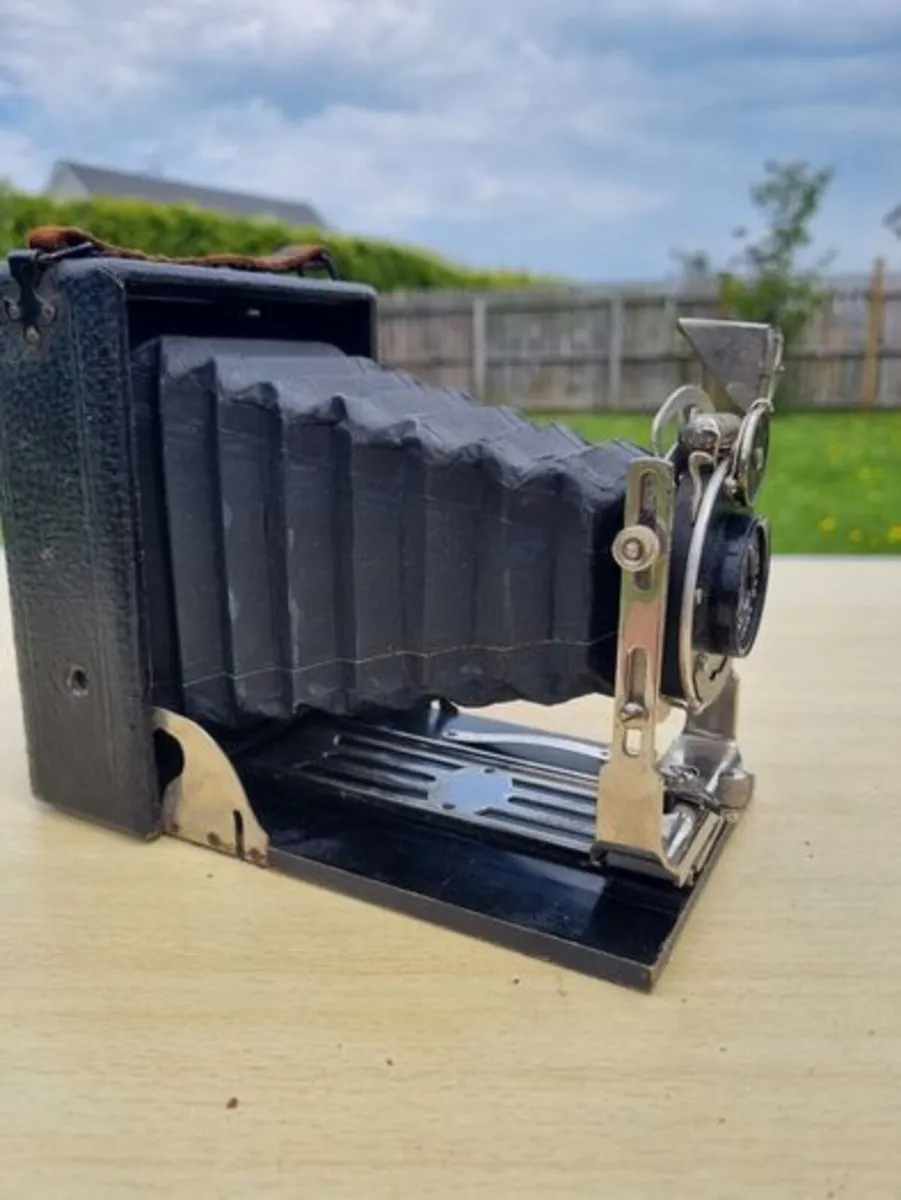 Lukos No. 2 Vintage Folding Camera - Image 2