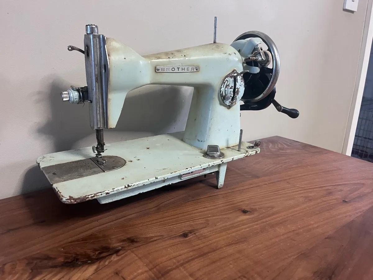 Rare Brother sewing machine - Image 2