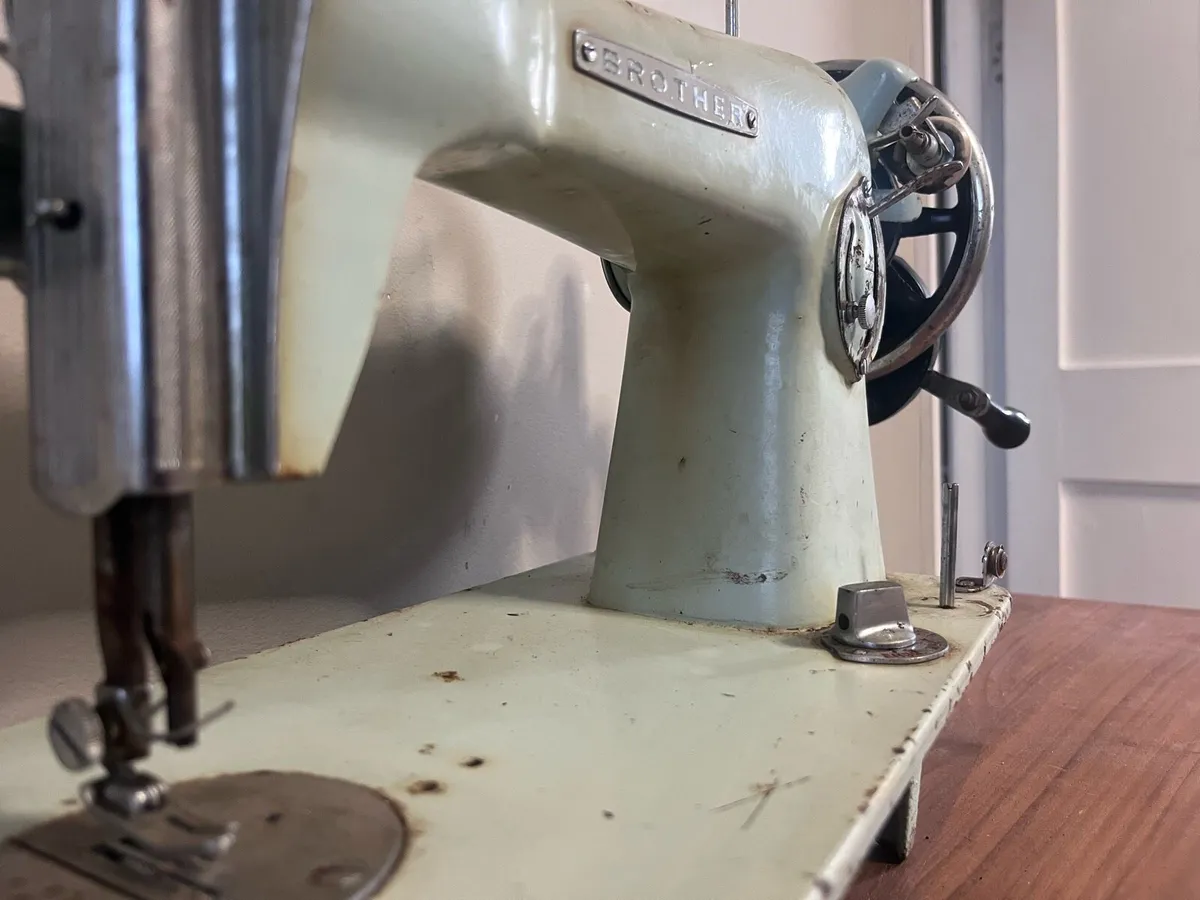 Rare Brother sewing machine - Image 3