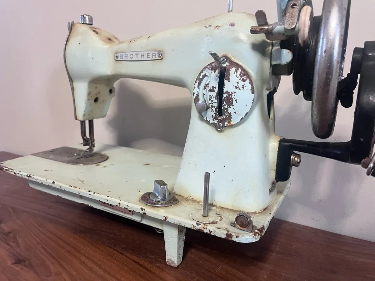 Rare Brother sewing machine - Image 4