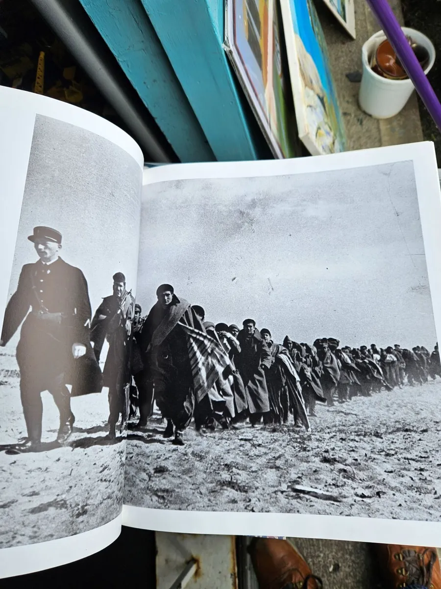 Book Robert Capa Photography - Image 2