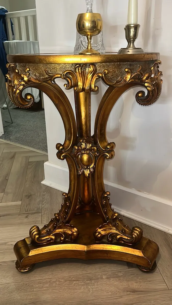 Stunning Vintage Ornate Pedestal  lamp side Table - Image 2