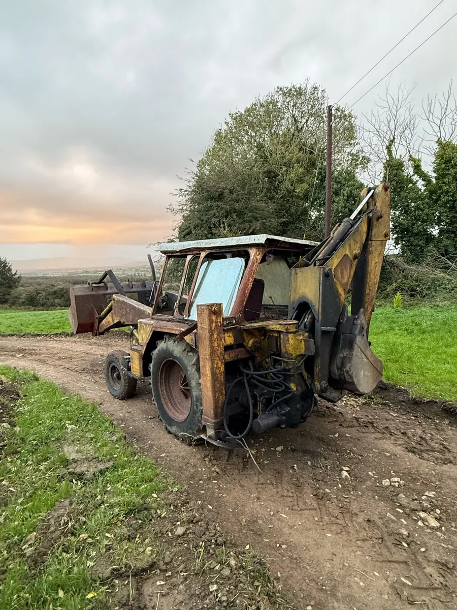 JCB backhoe - Image 3