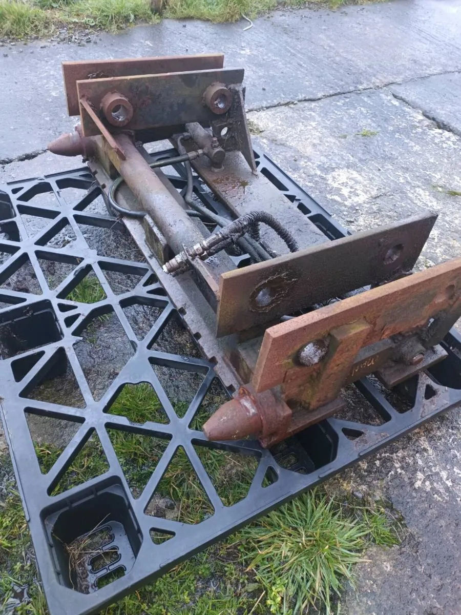 Hydralic Pin and Cone head stock - Image 3