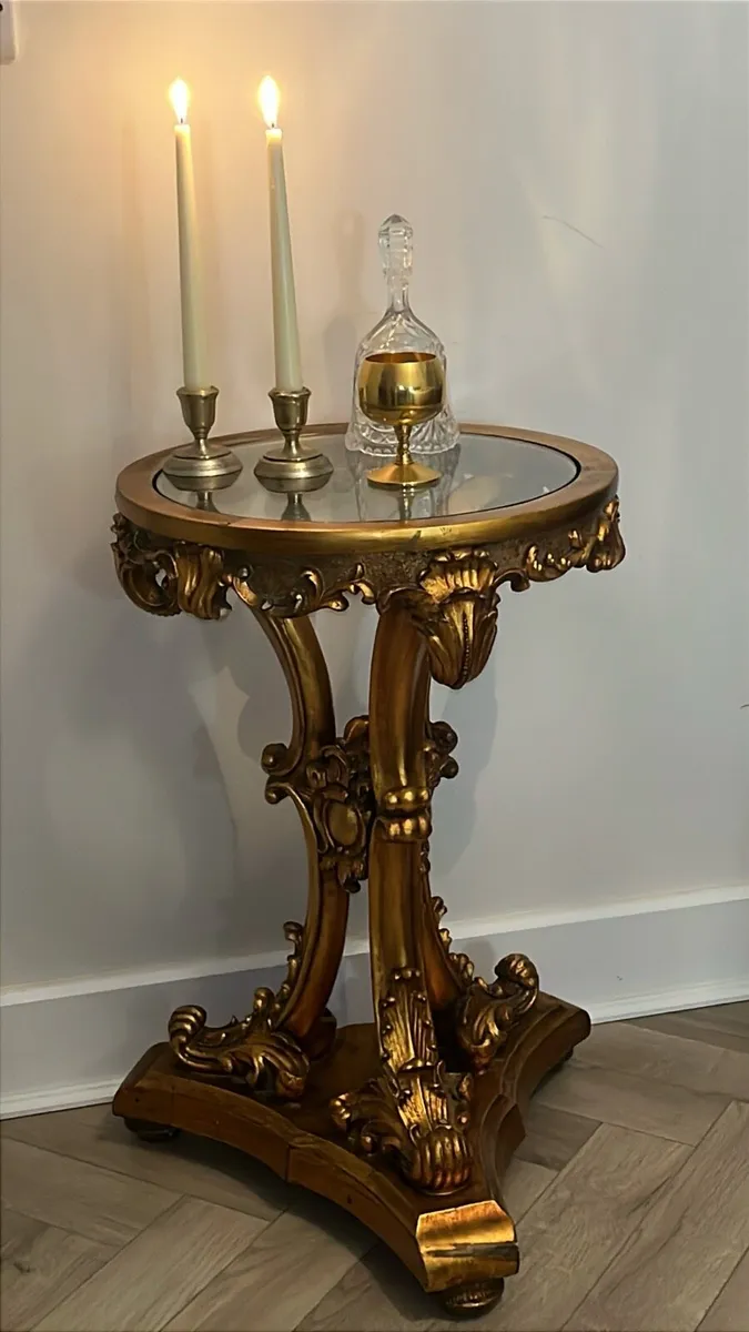 Stunning Vintage Ornate Pedestal  lamp side Table - Image 2