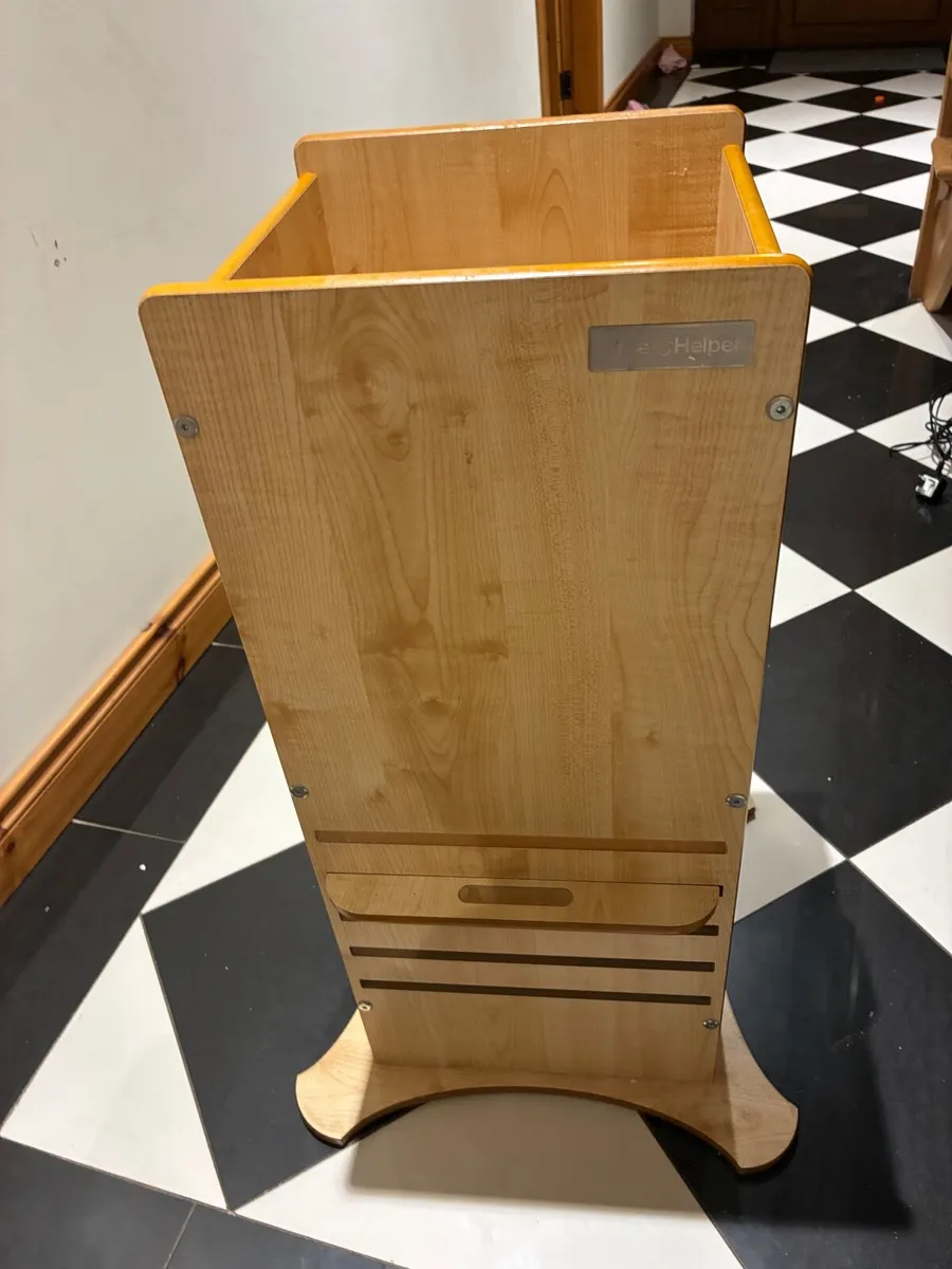 “The Helper” kids stand - Image 1