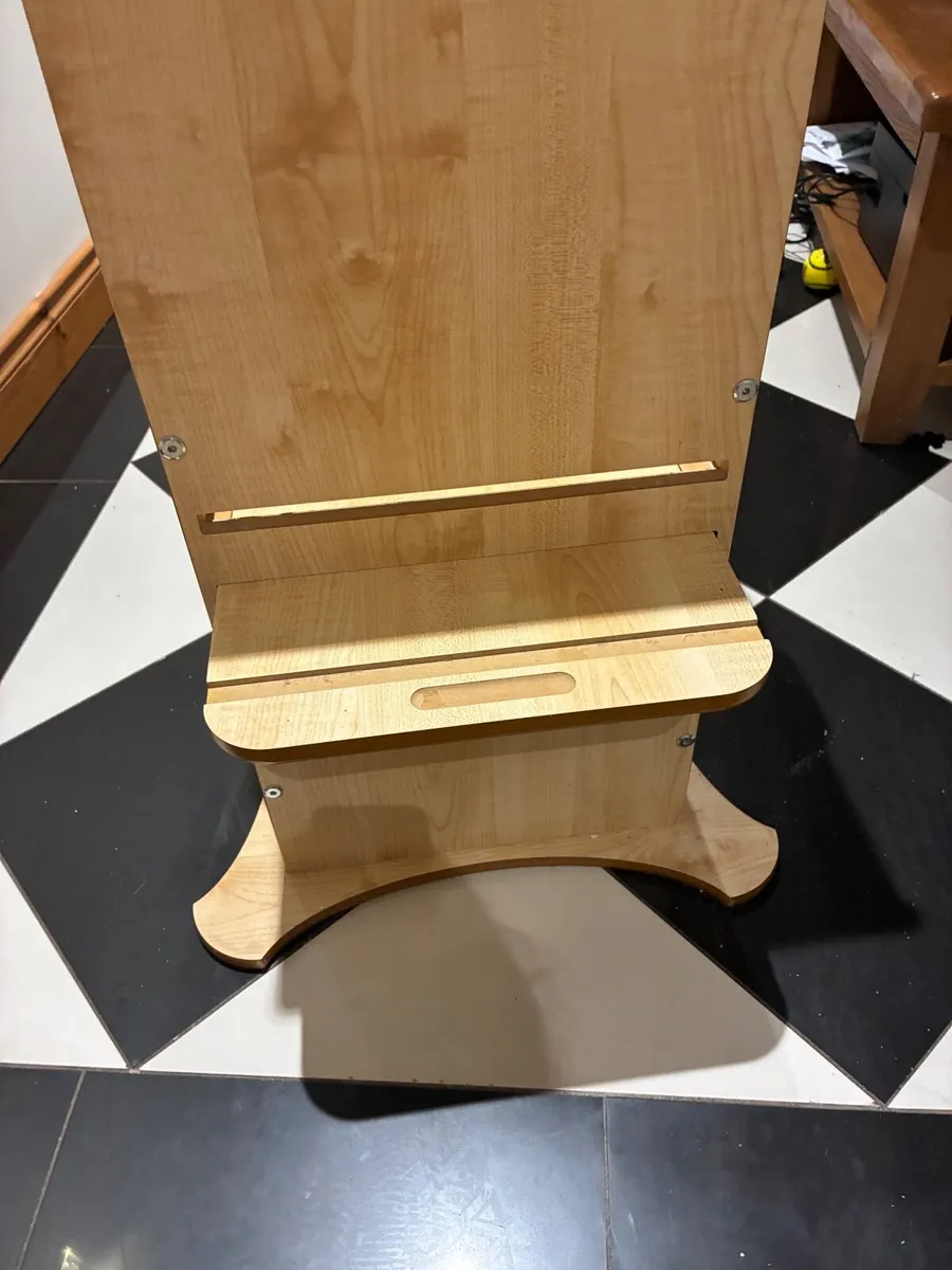 “The Helper” kids stand - Image 4