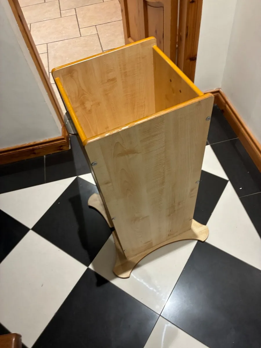 “The Helper” kids stand - Image 2