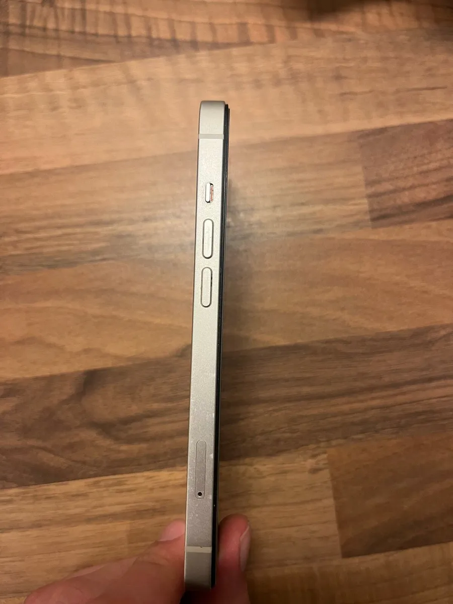 iPhone 13 - Image 2