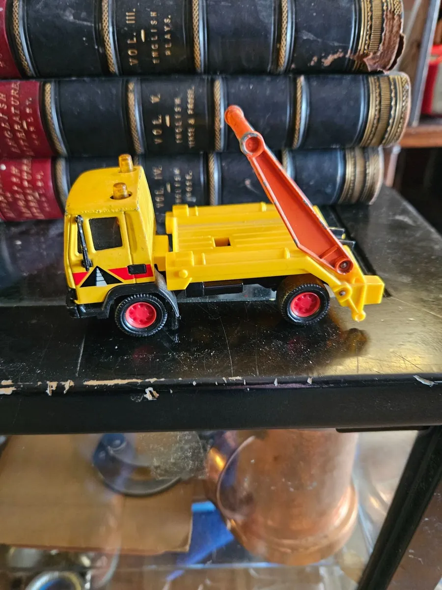 Matchbox Superkings Skip Lorry - Image 2