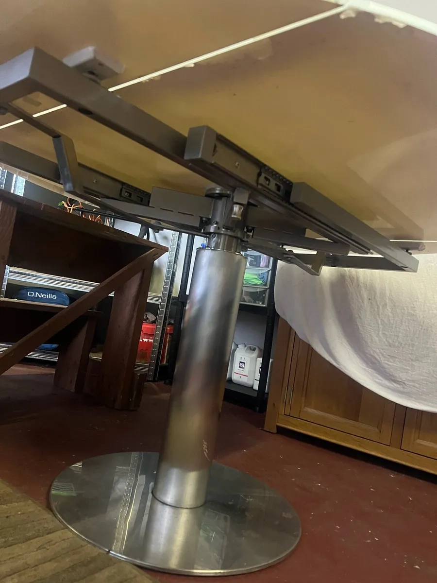 Rotating Table - Image 3