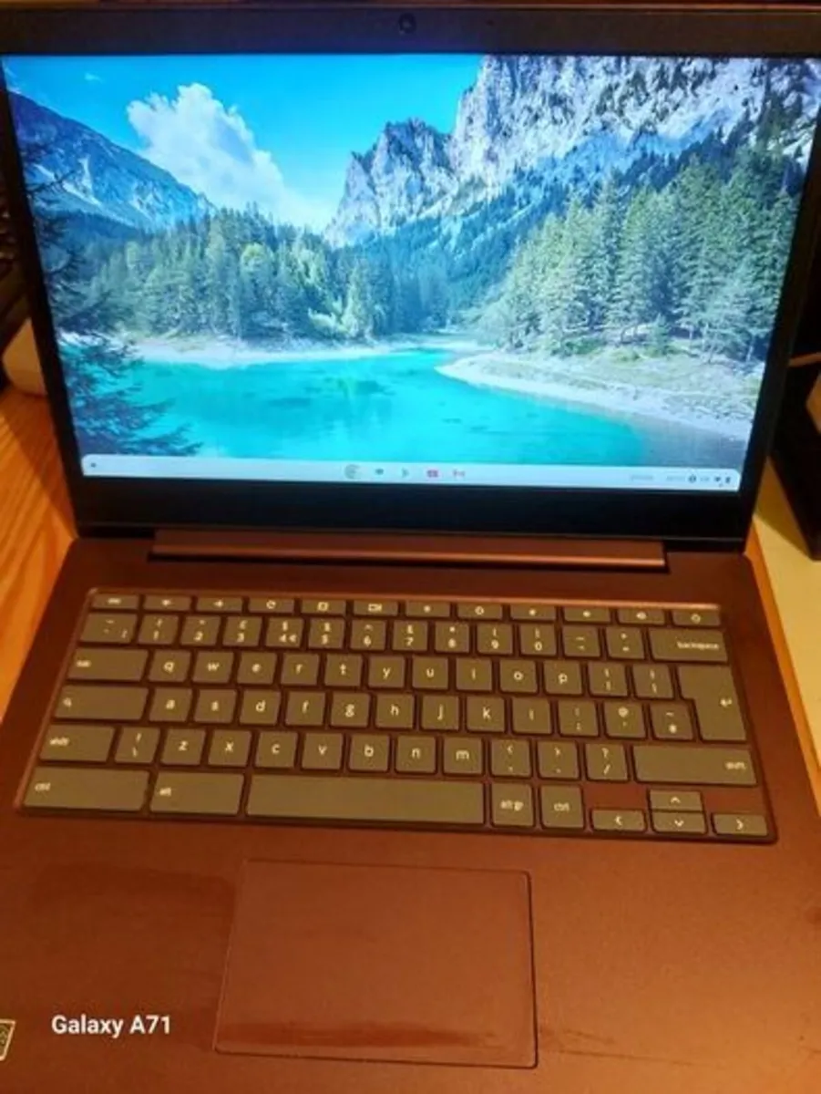 Lenovo Chromebook, 64GB, in Excellent Condition - Image 1