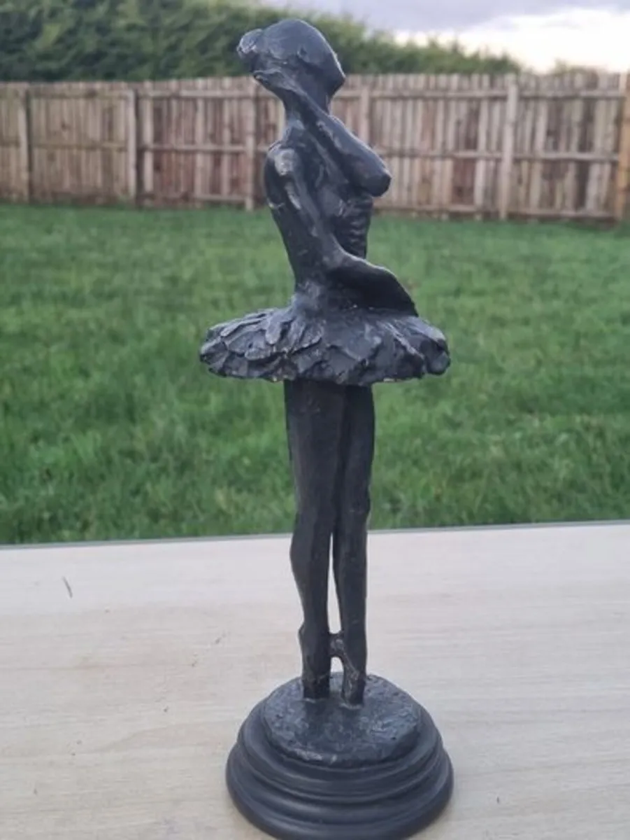 Sculpture of a ballerina - Image 2