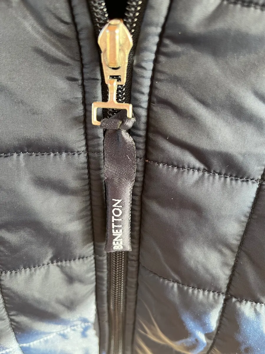 Twin Boys puffa jackets. - Image 3