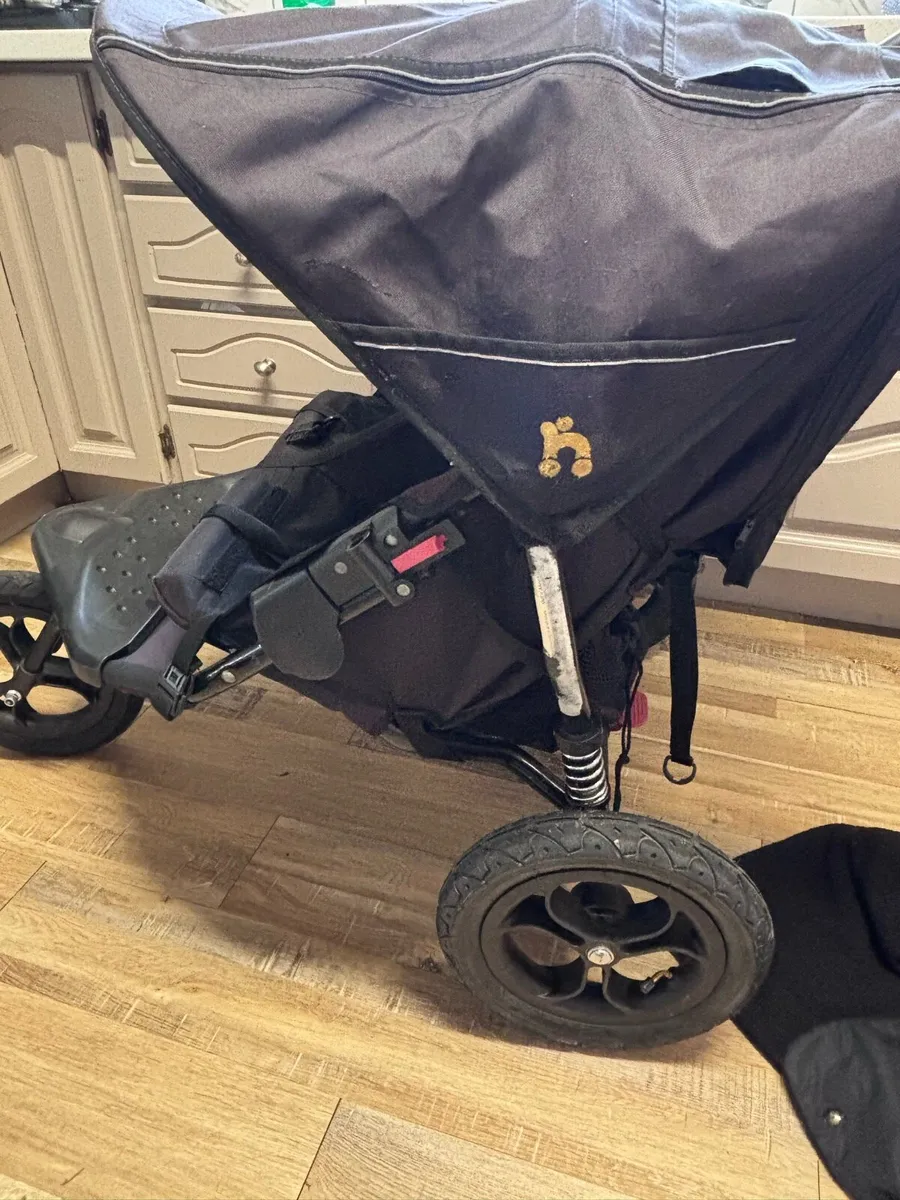 Out n about double buggy - Image 4