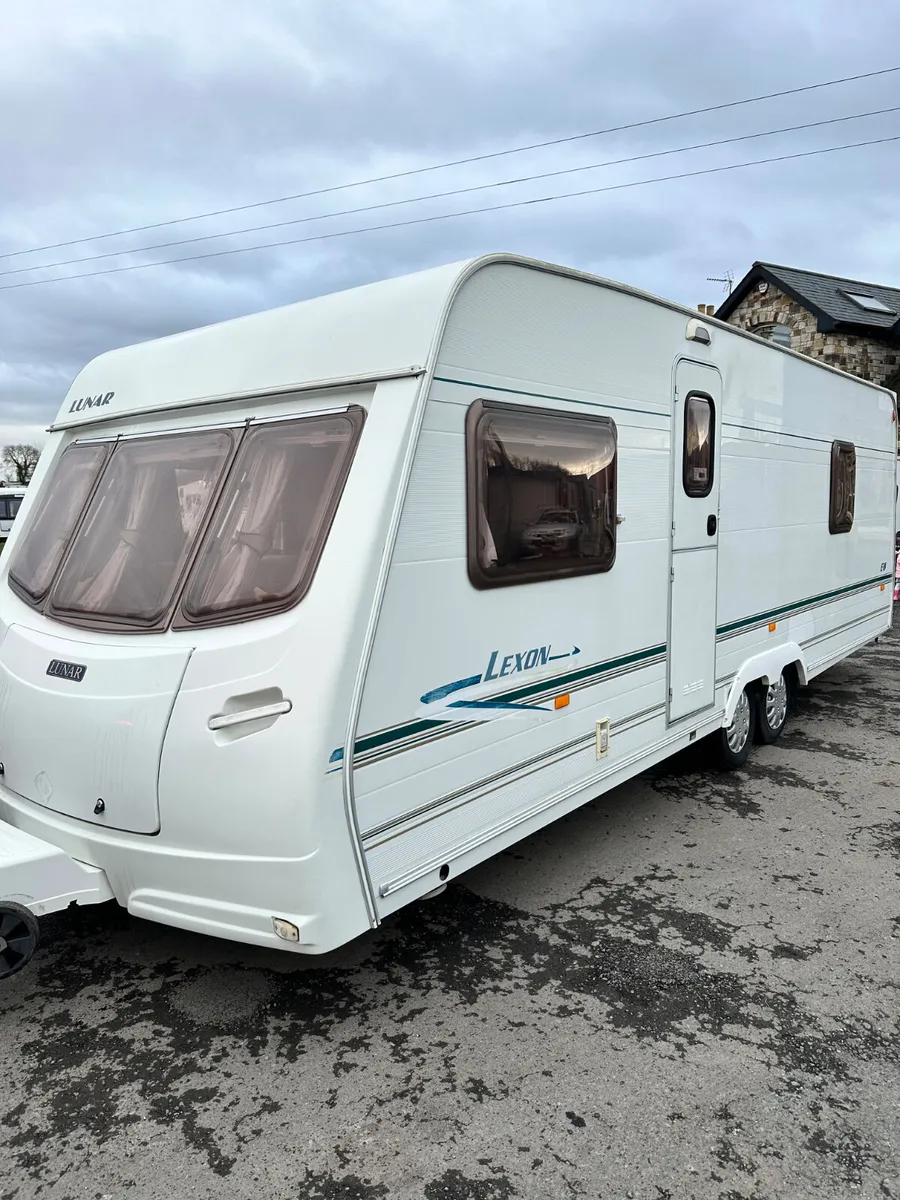 ✨BARGAIN LUNAR LEXON 4 BERTH FIXED BED✨ - Image 1