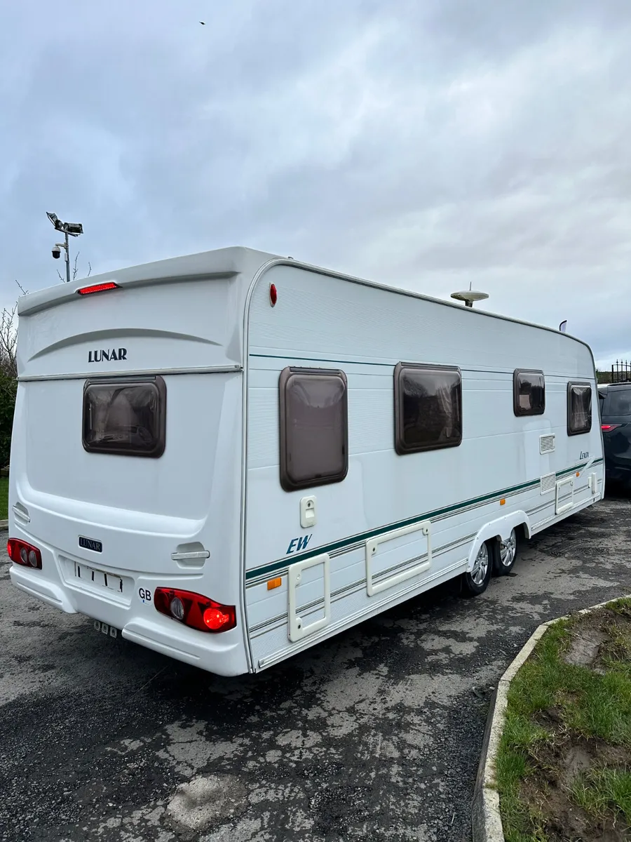 ✨BARGAIN LUNAR LEXON 4 BERTH FIXED BED✨ - Image 2